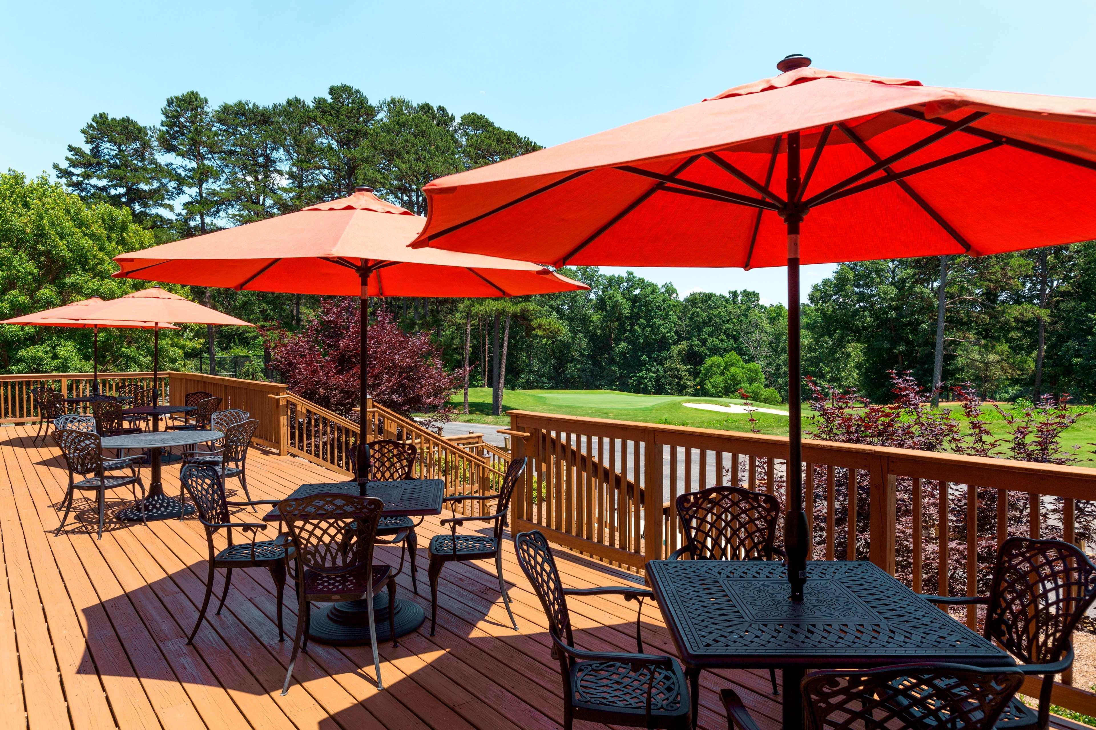 Embassy Suites Greenville Golf Resort & Conference Center Exterior photo