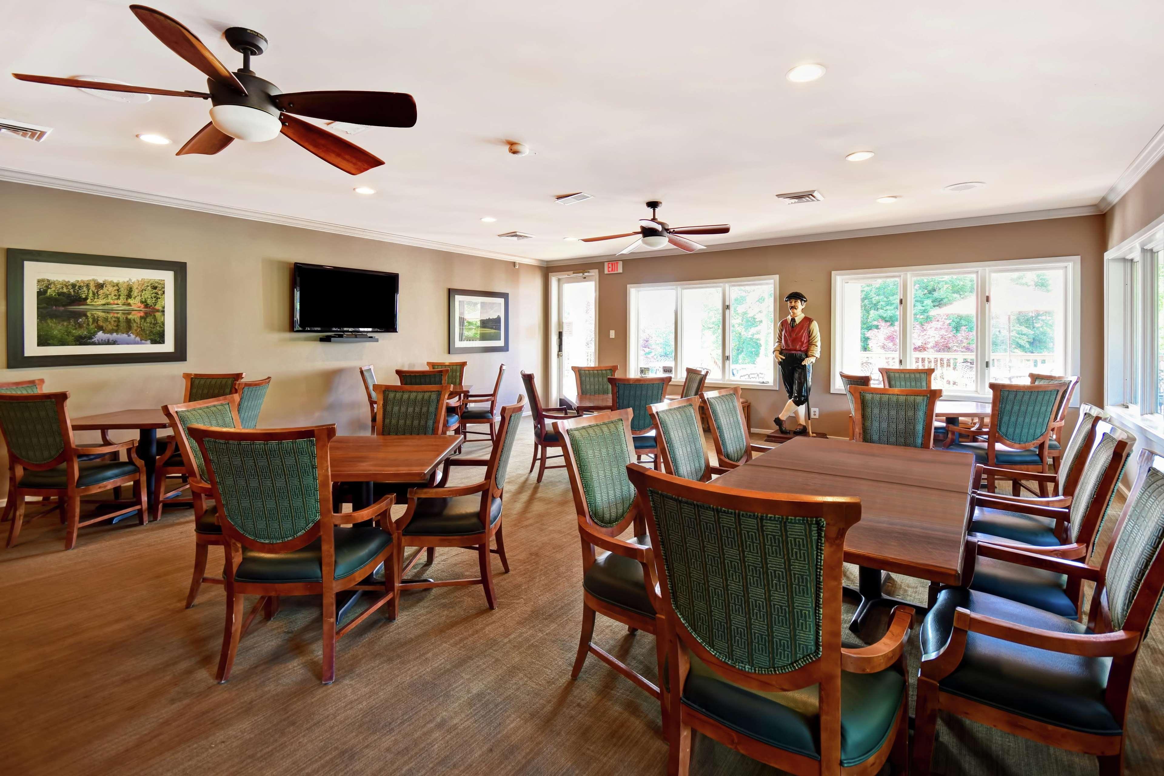 Embassy Suites Greenville Golf Resort & Conference Center Exterior photo
