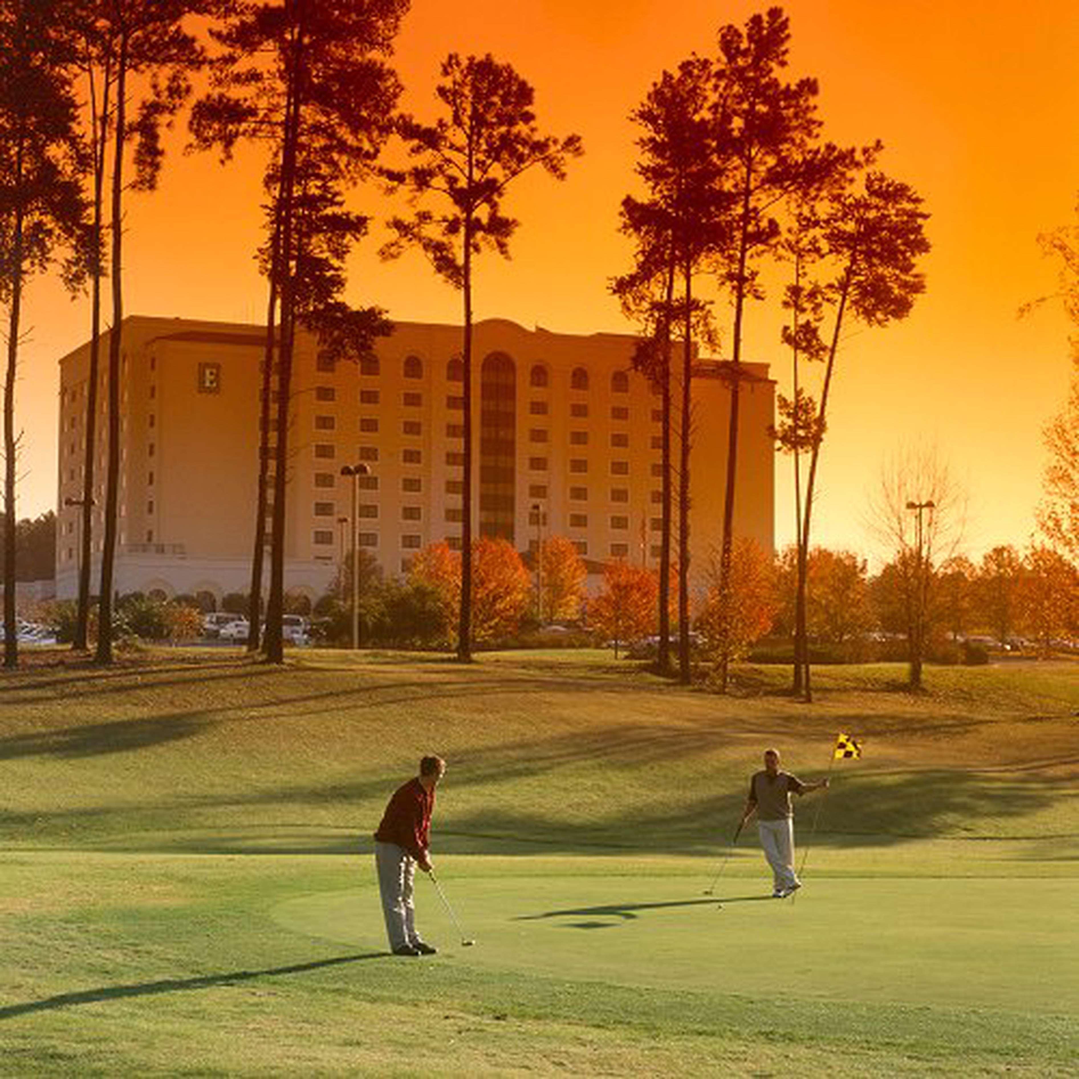 Embassy Suites Greenville Golf Resort & Conference Center Exterior photo
