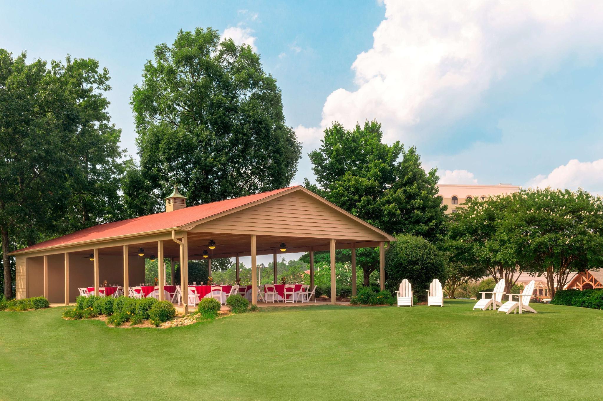 Embassy Suites Greenville Golf Resort & Conference Center Exterior photo