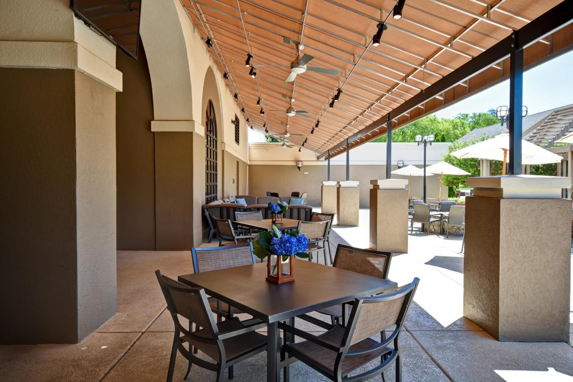 Embassy Suites Greenville Golf Resort & Conference Center Exterior photo