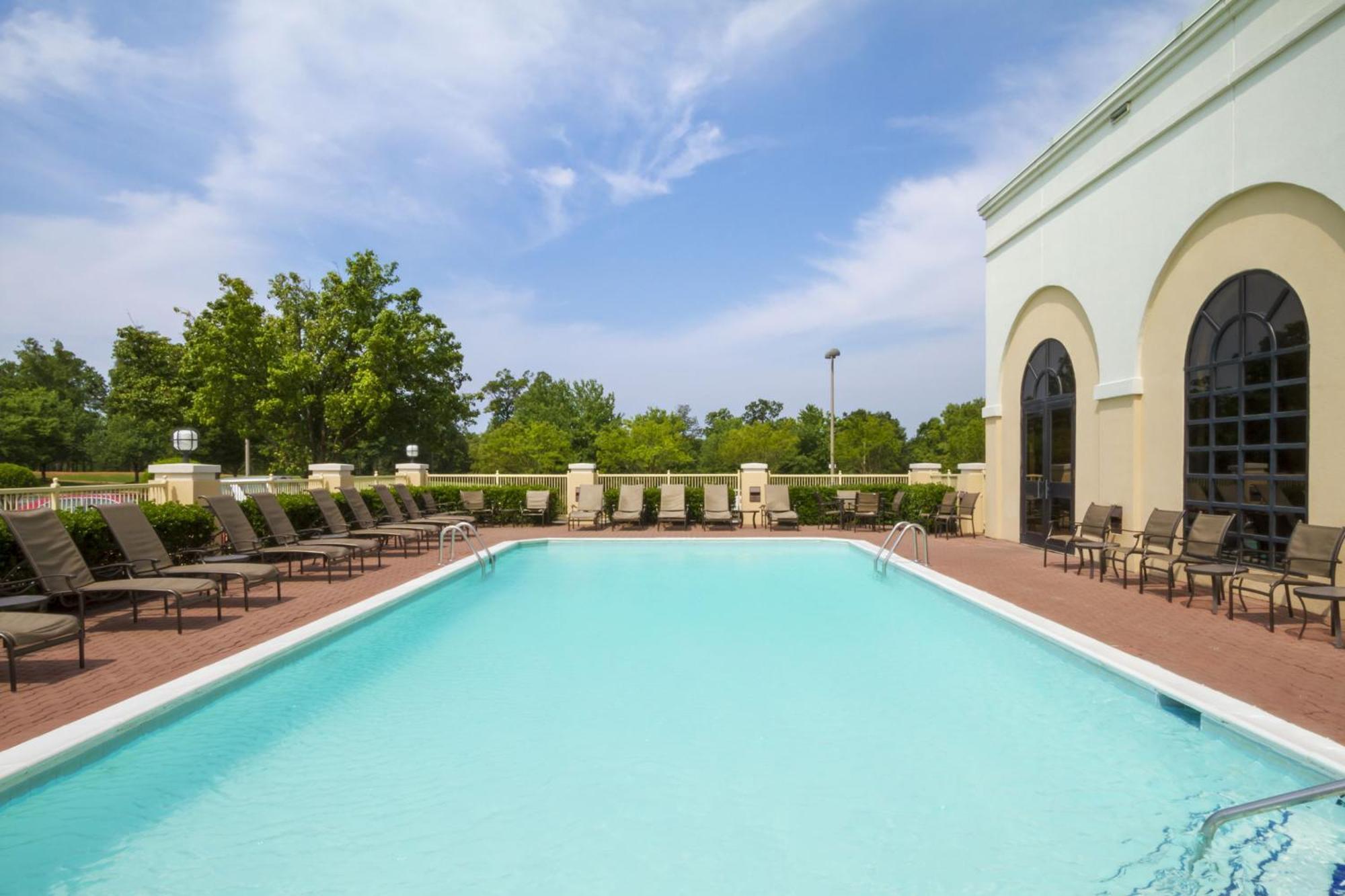 Embassy Suites Greenville Golf Resort & Conference Center Exterior photo