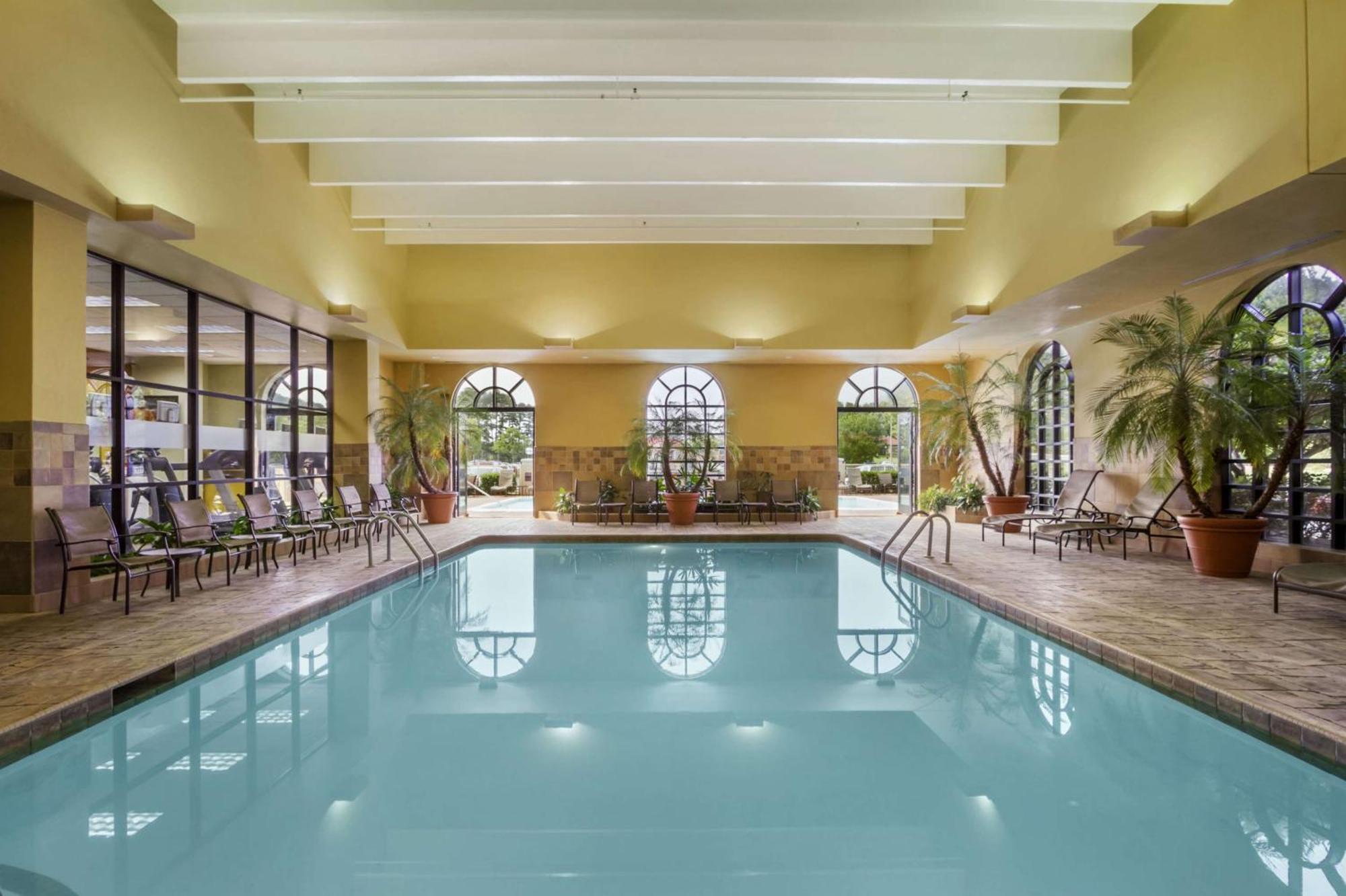 Embassy Suites Greenville Golf Resort & Conference Center Exterior photo
