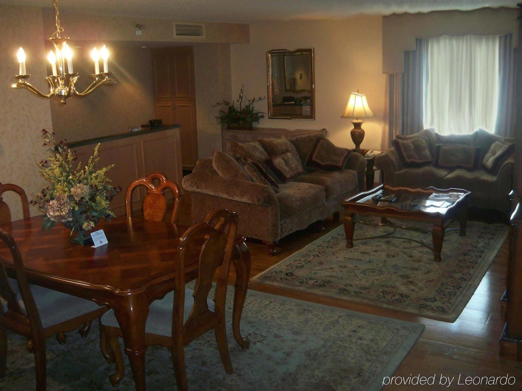 Embassy Suites Greenville Golf Resort & Conference Center Room photo
