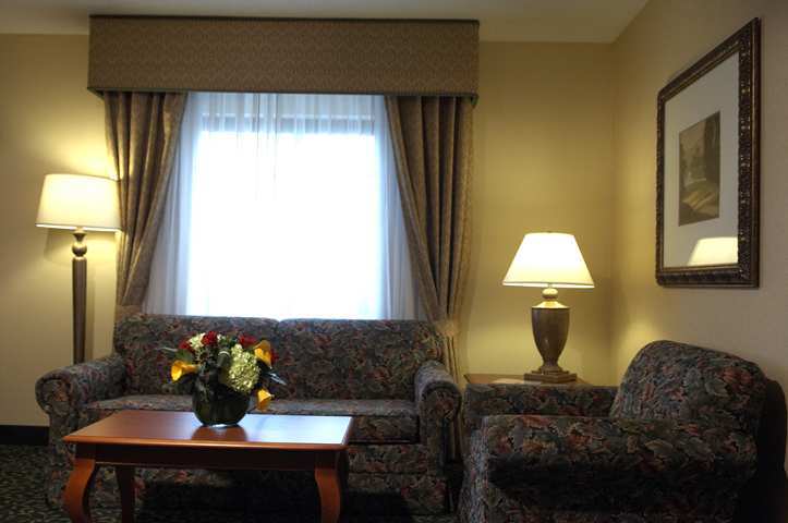 Embassy Suites Greenville Golf Resort & Conference Center Room photo